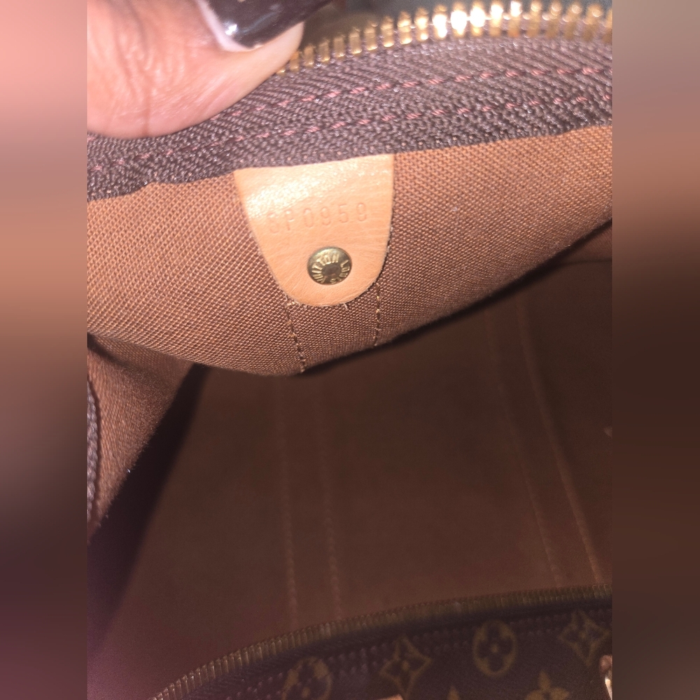 Louis Vuitton Keepall 45 Duffle Bag Medium, Clean On The Inside And Out, LV Lock - Picture 9 of 10
